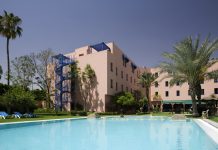 Des remparts et hôtels de luxe