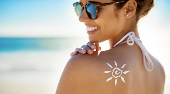 L’Huile Bronzante : Votre Allié pour un Bronzage Doré et Sûr